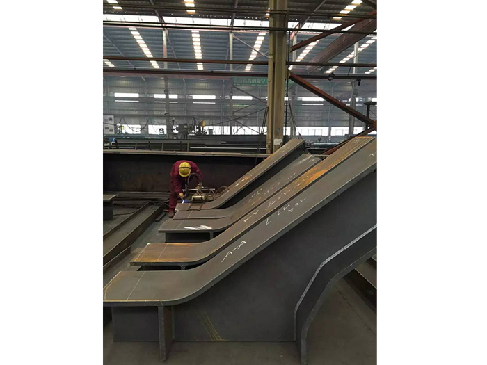 H型鋼梁、格構(gòu)柱