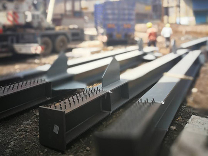 H型鋼梁、格構(gòu)柱