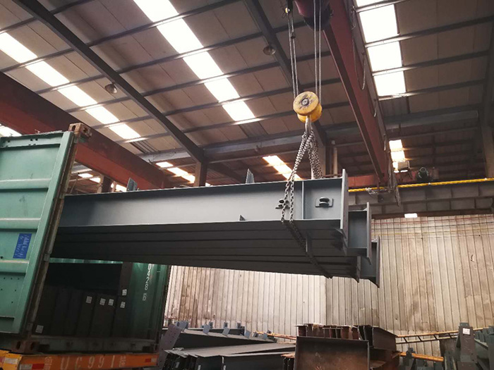 H型鋼梁、格構柱