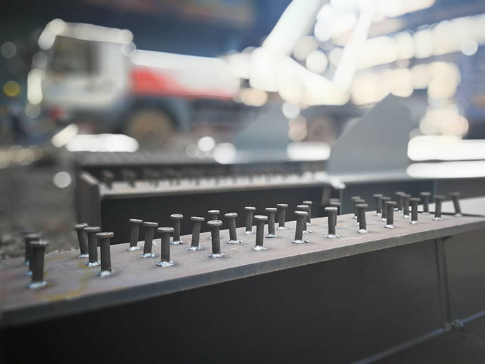 H型鋼梁、格構(gòu)柱