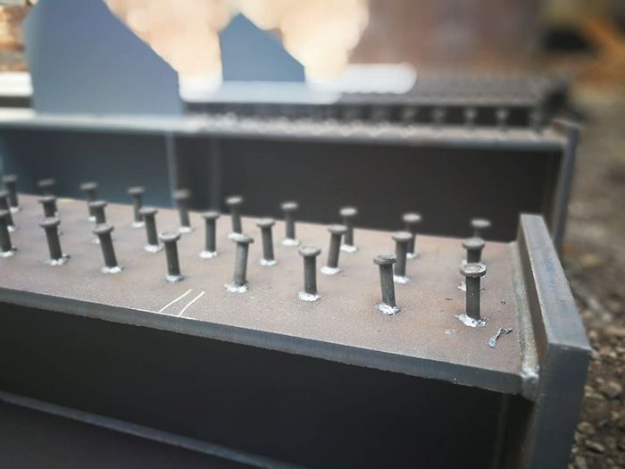 H型鋼梁、格構(gòu)柱